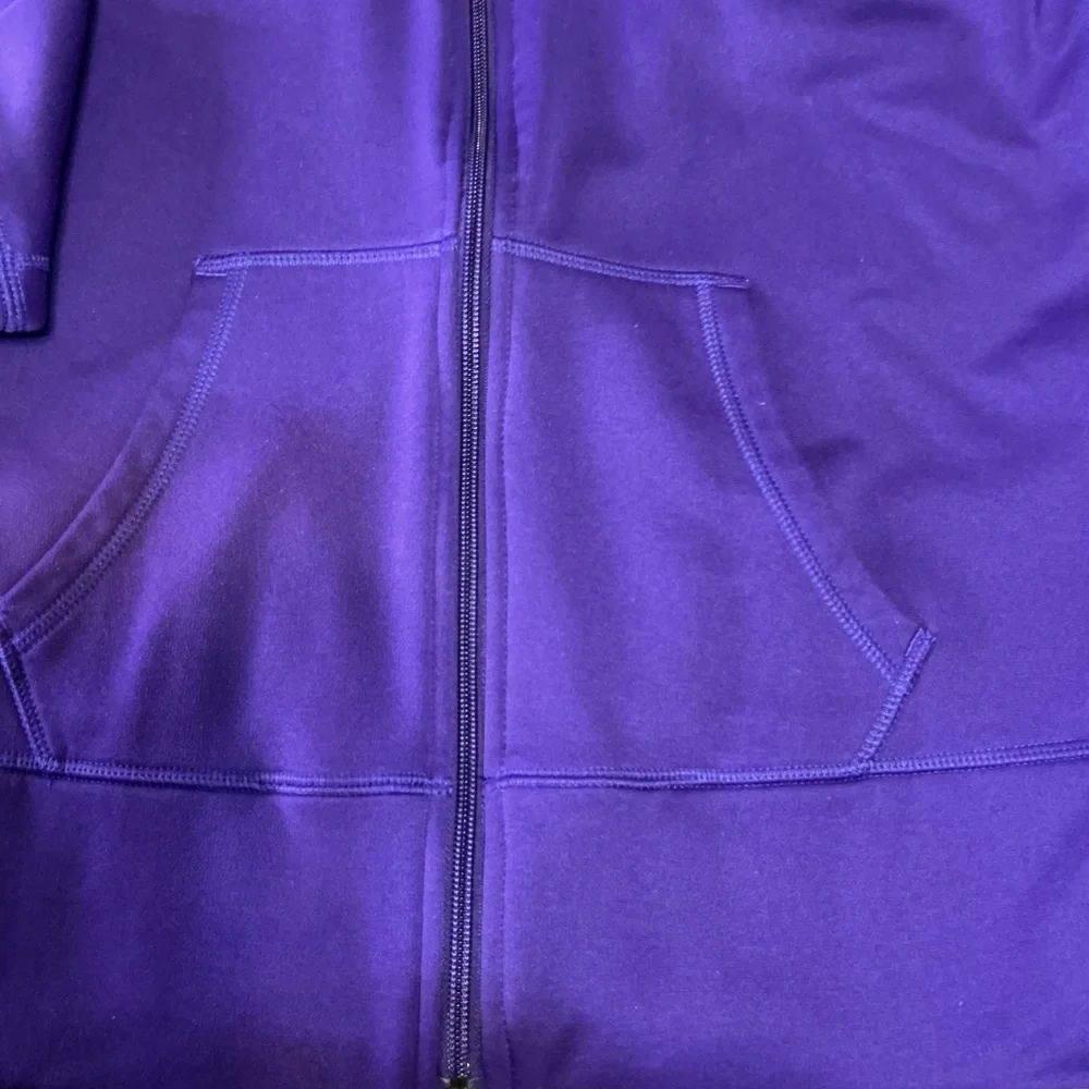 Nike Purple Thermal Fit Hoodie with Thumb Holes –‎ Size Medium